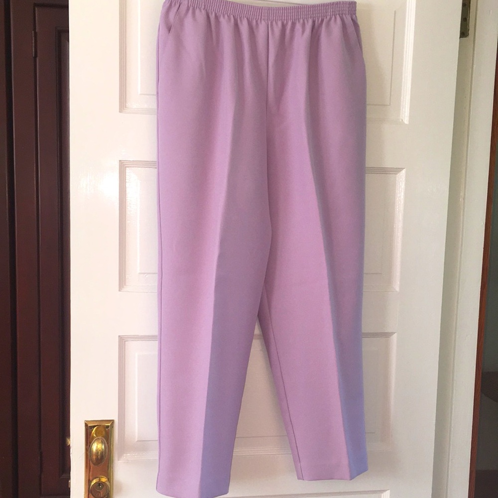 Alfred Dunner, size 14, lavender, excellent condition, elastic waist, two pocket - Picture 1 of 5